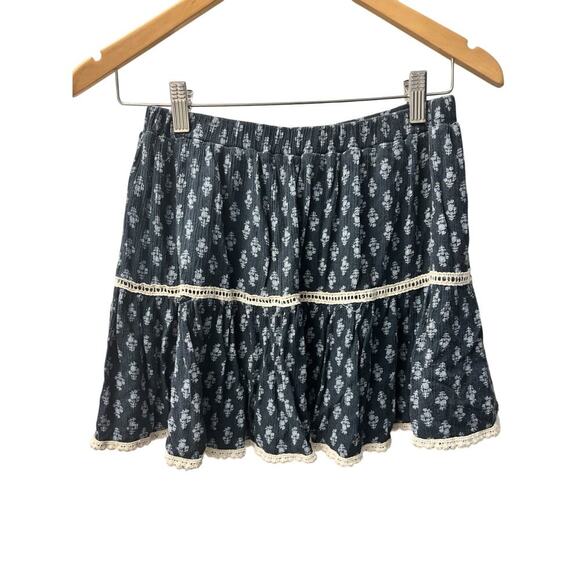 Luxe Navy And Cream Floral Mini skirt Size Small - Picture 3 of 5